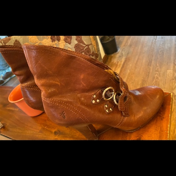 Size 10 Beautful brown leather Frye brand boot . - Picture 11 of 11